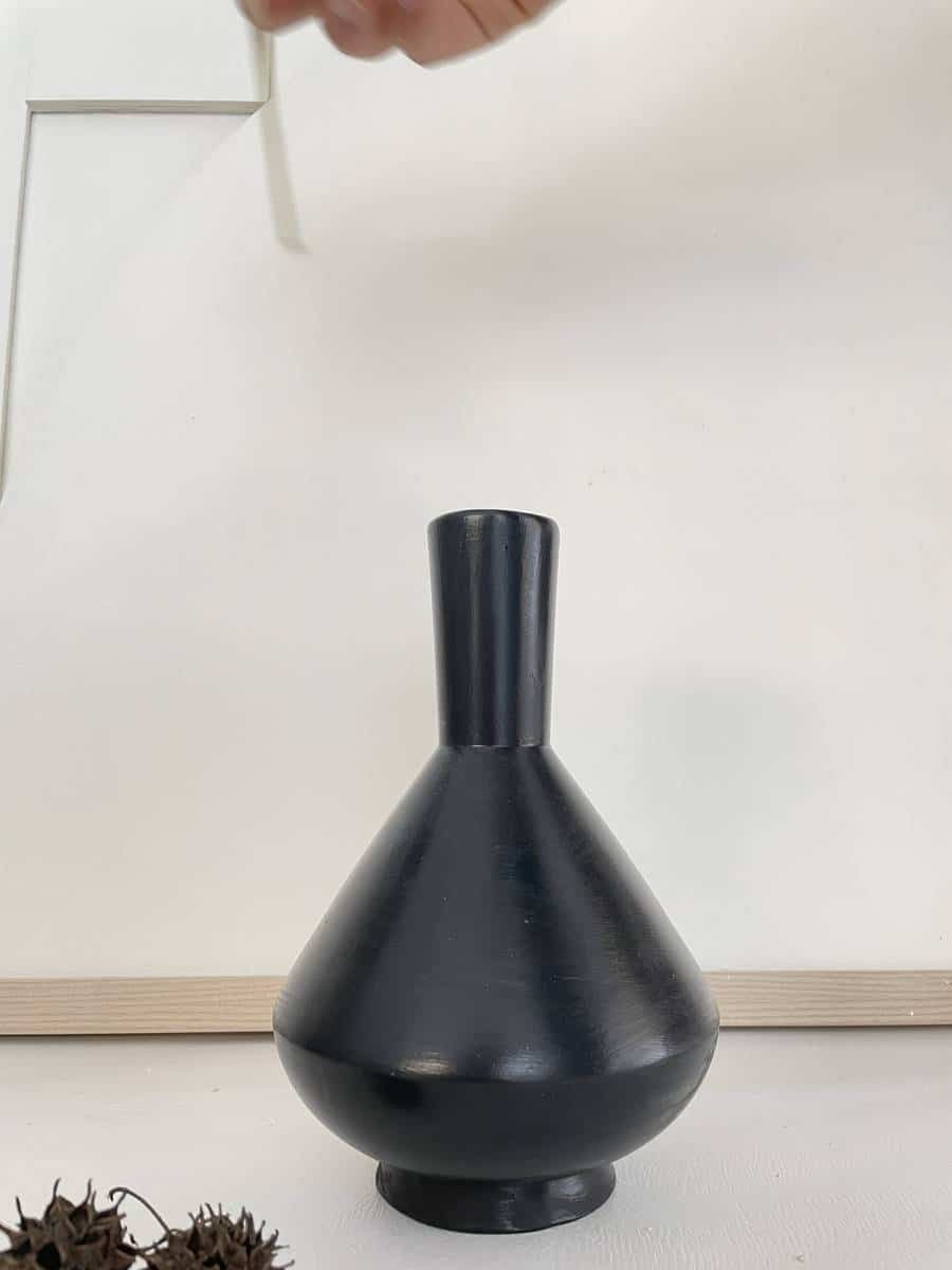 Royal noir vase