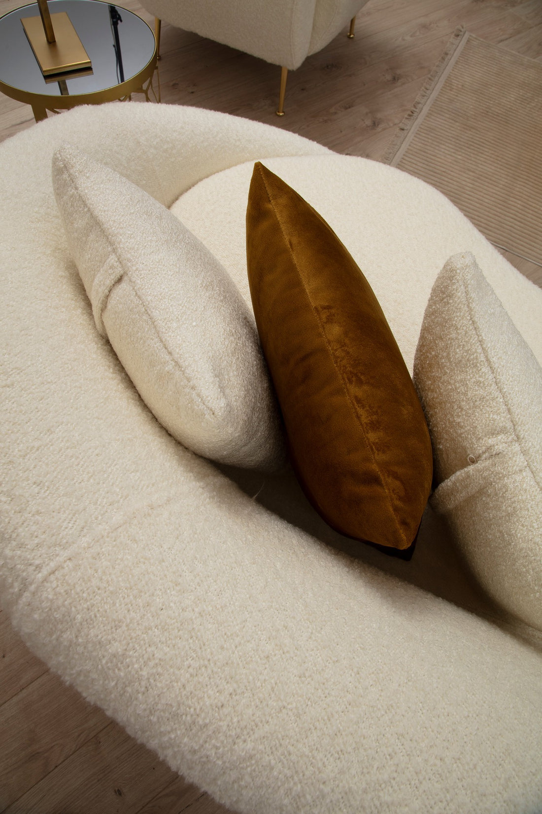 Canapé d'angle à droite avec 2 coussins Santorin Tissu bouclé Blanc crème