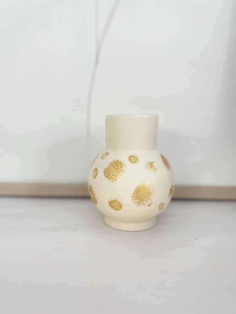 Pudgy or blanc vase