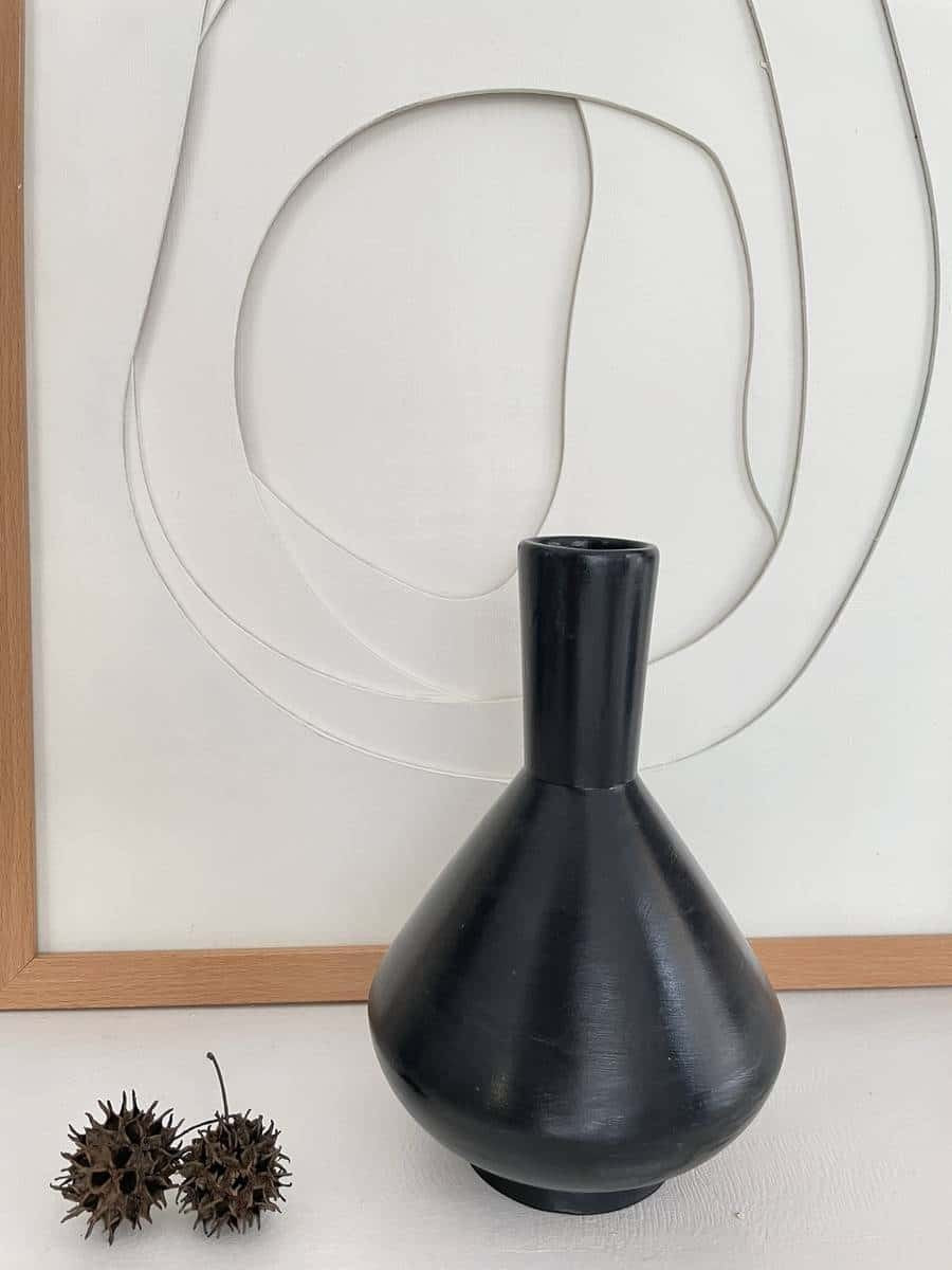 Royal noir vase