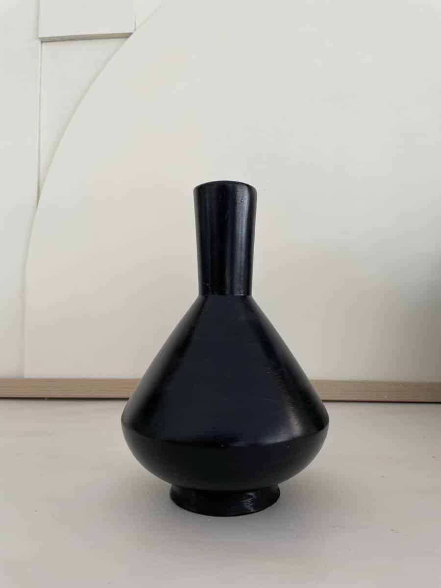 Royal noir vase