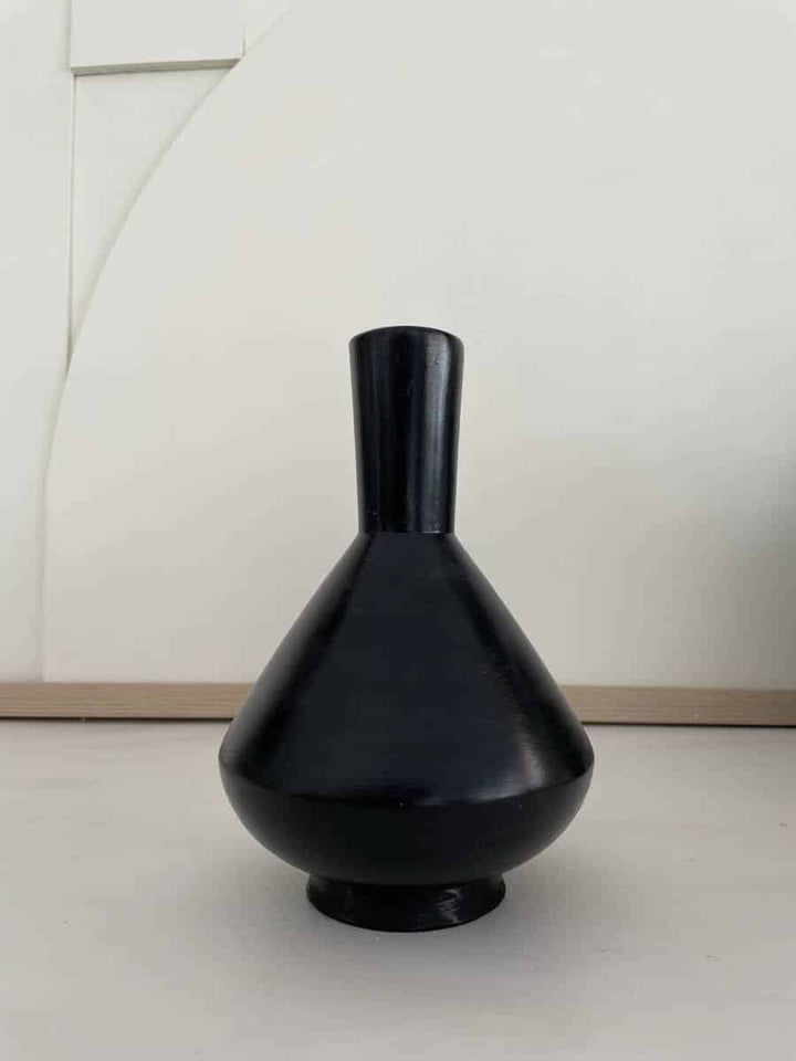 Royal noir vase