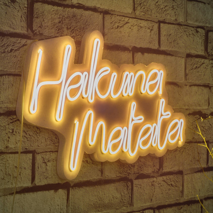 Éclairage LED en plastique décoratif Hakuna Matata - Yellow
