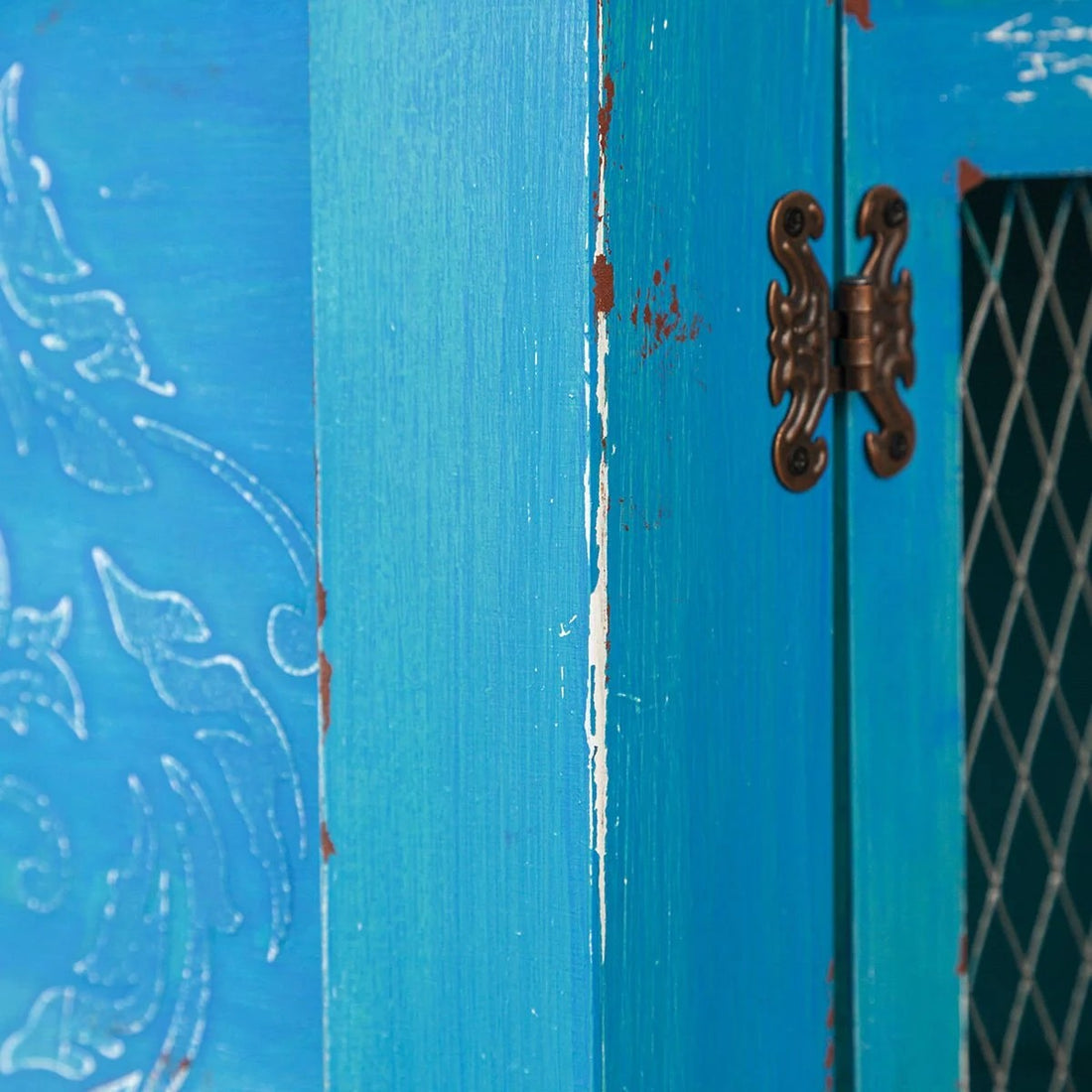 Aqua Bois vintage vitrine