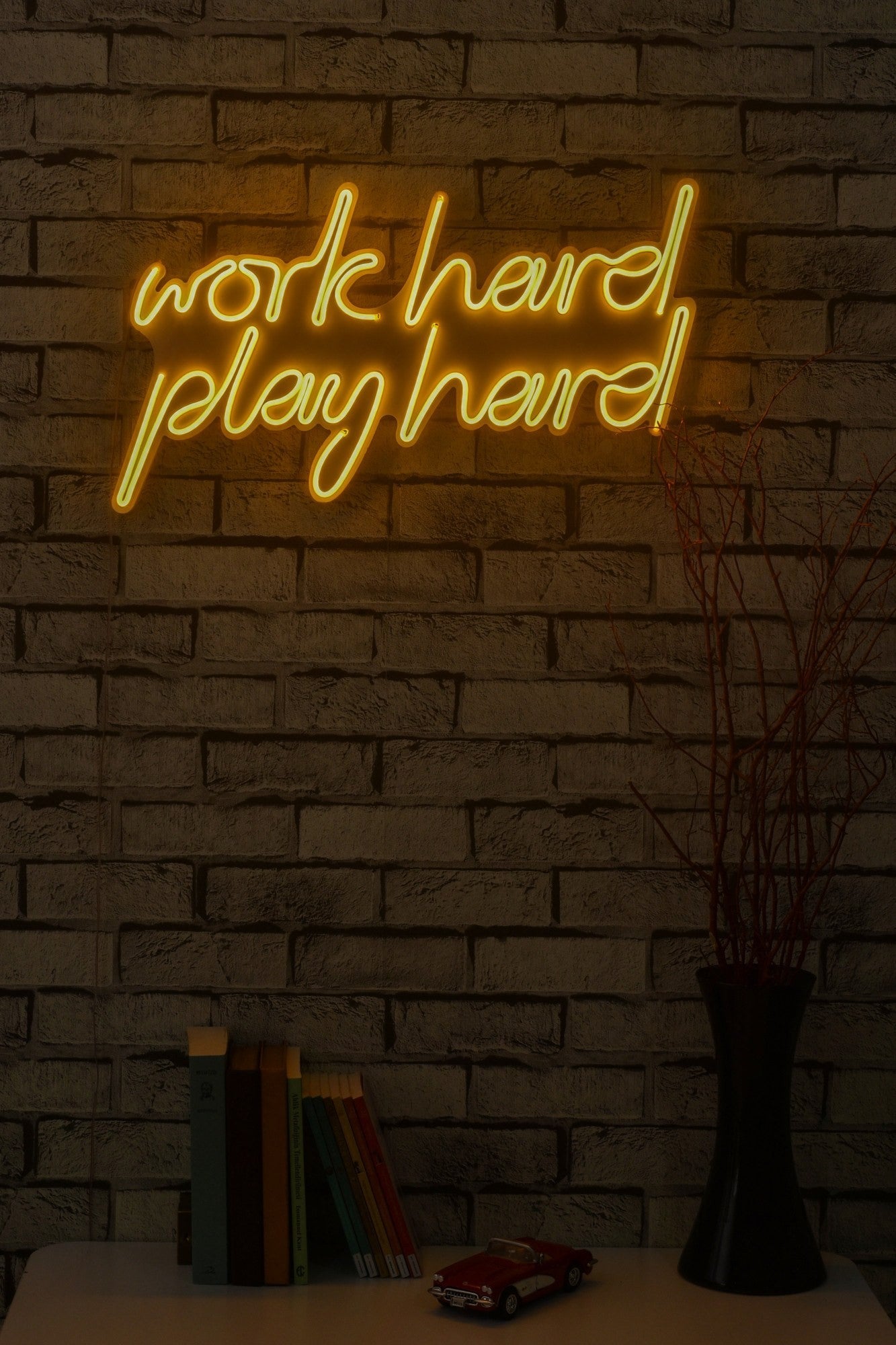 Éclairage LED en plastique décoratif Work Hard Play Hard - Yellow