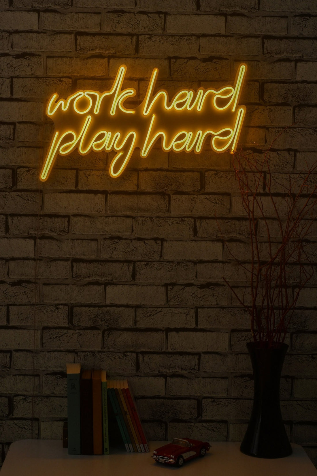 Éclairage LED en plastique décoratif Work Hard Play Hard - Yellow