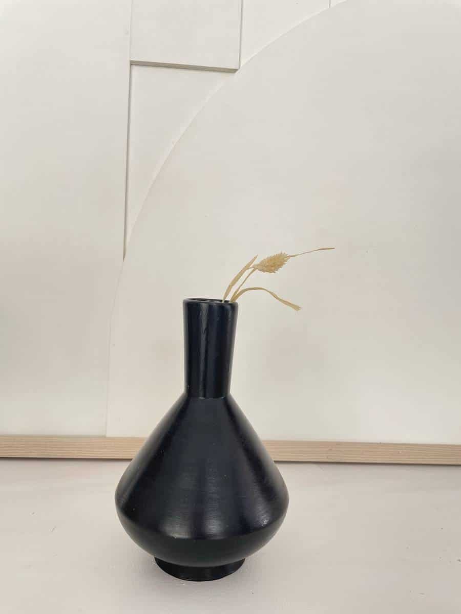 Royal noir vase