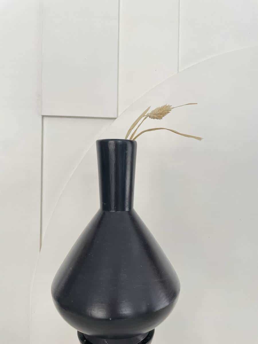 Royal noir vase