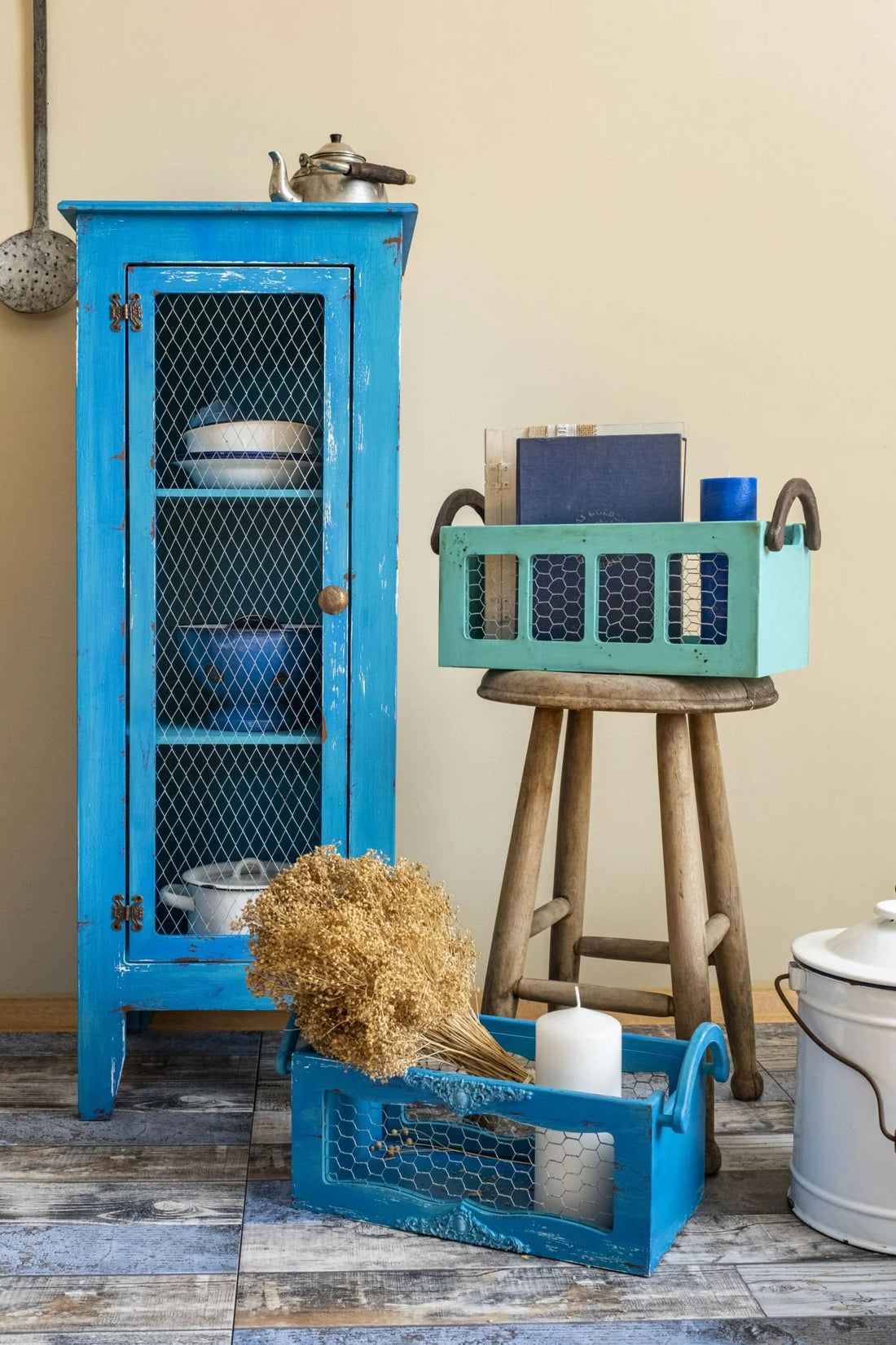 Aqua Bois vintage vitrine