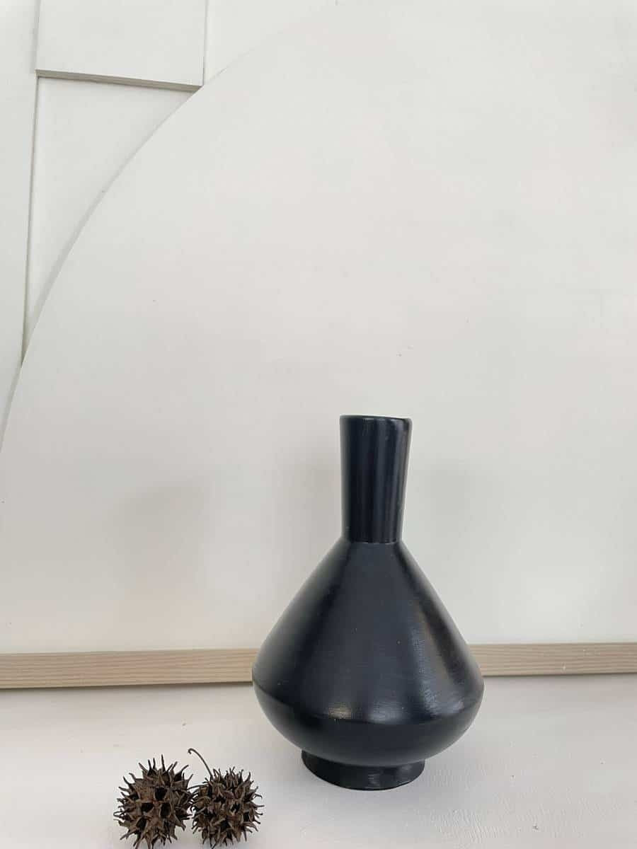 Royal noir vase
