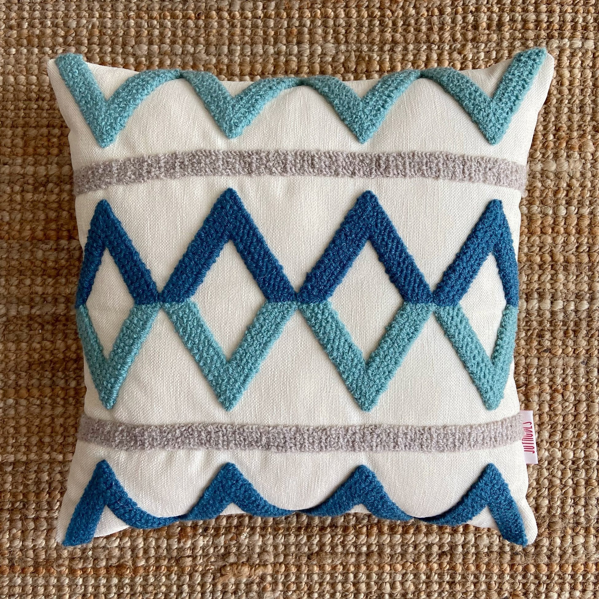 Coussin Bethany Tassel Punch Pillow With İnsert