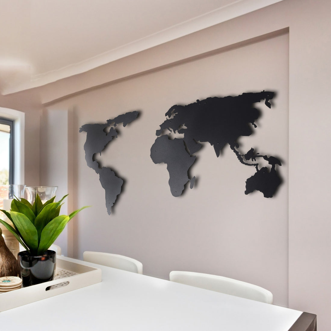 Accessoire mural en métal décoratif World Map Silhouette XL - Black