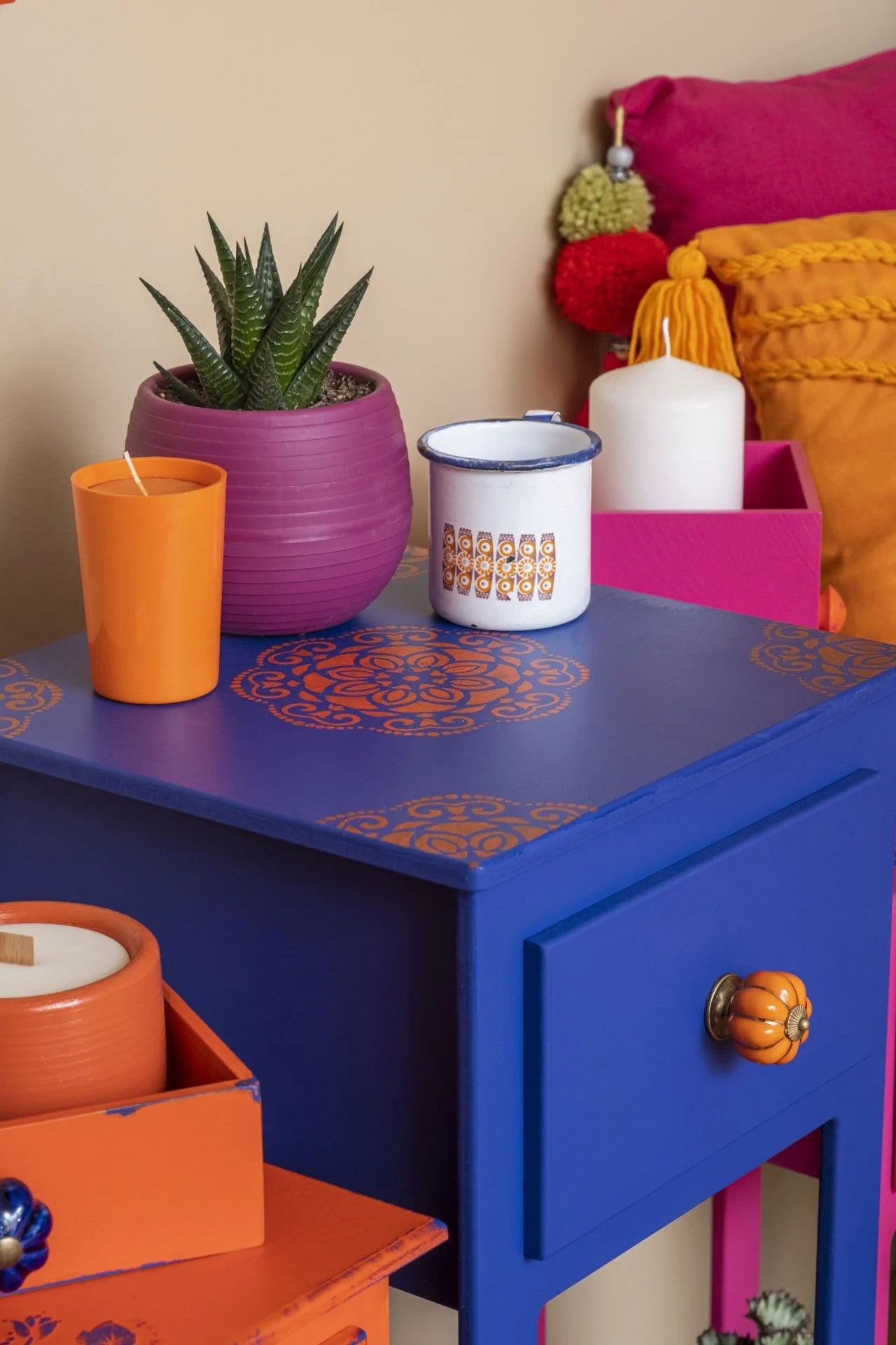 Miniature commode bohème ultramarine