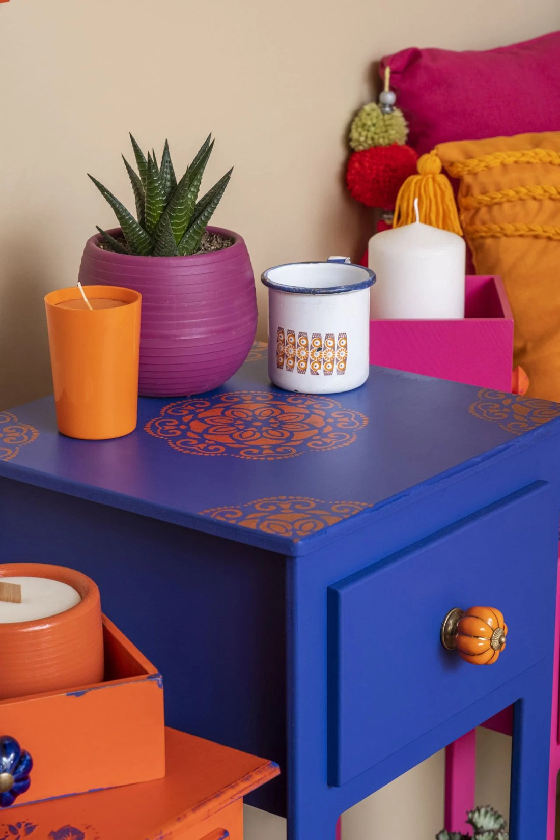 Miniature commode bohème ultramarine