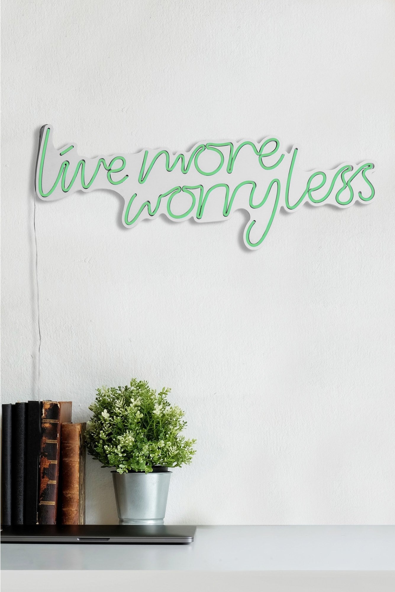Éclairage LED en plastique décoratif Live More Worry Less - Green