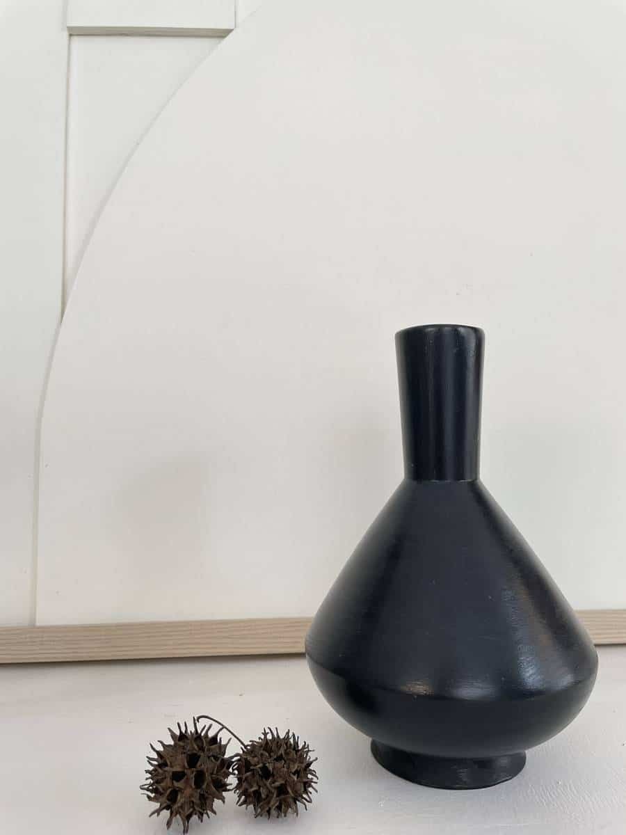 Royal noir vase