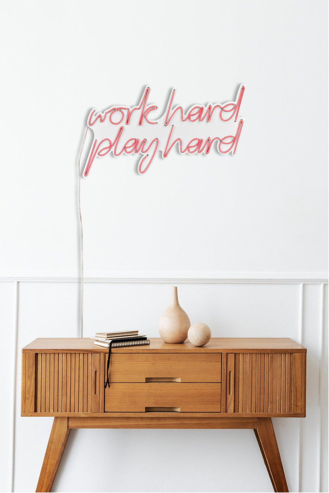 Éclairage LED en plastique décoratif Work Hard Play Hard - Pink