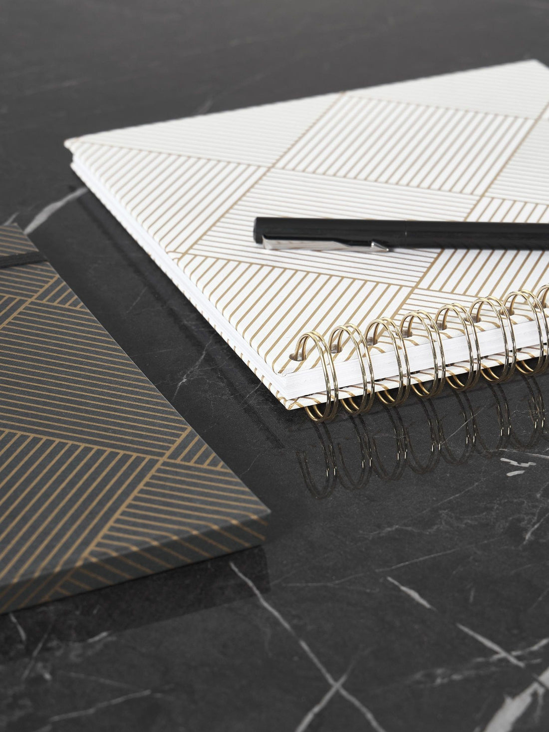 Table basse aspect marbre Thea 90x90