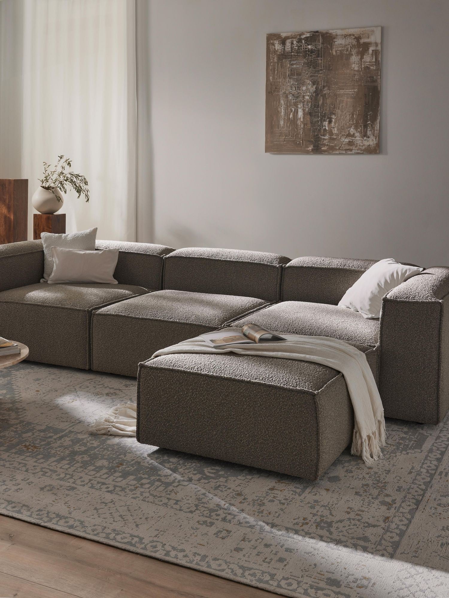 Canapé modulable 4 places en tissu bouclé avec pouf Frida