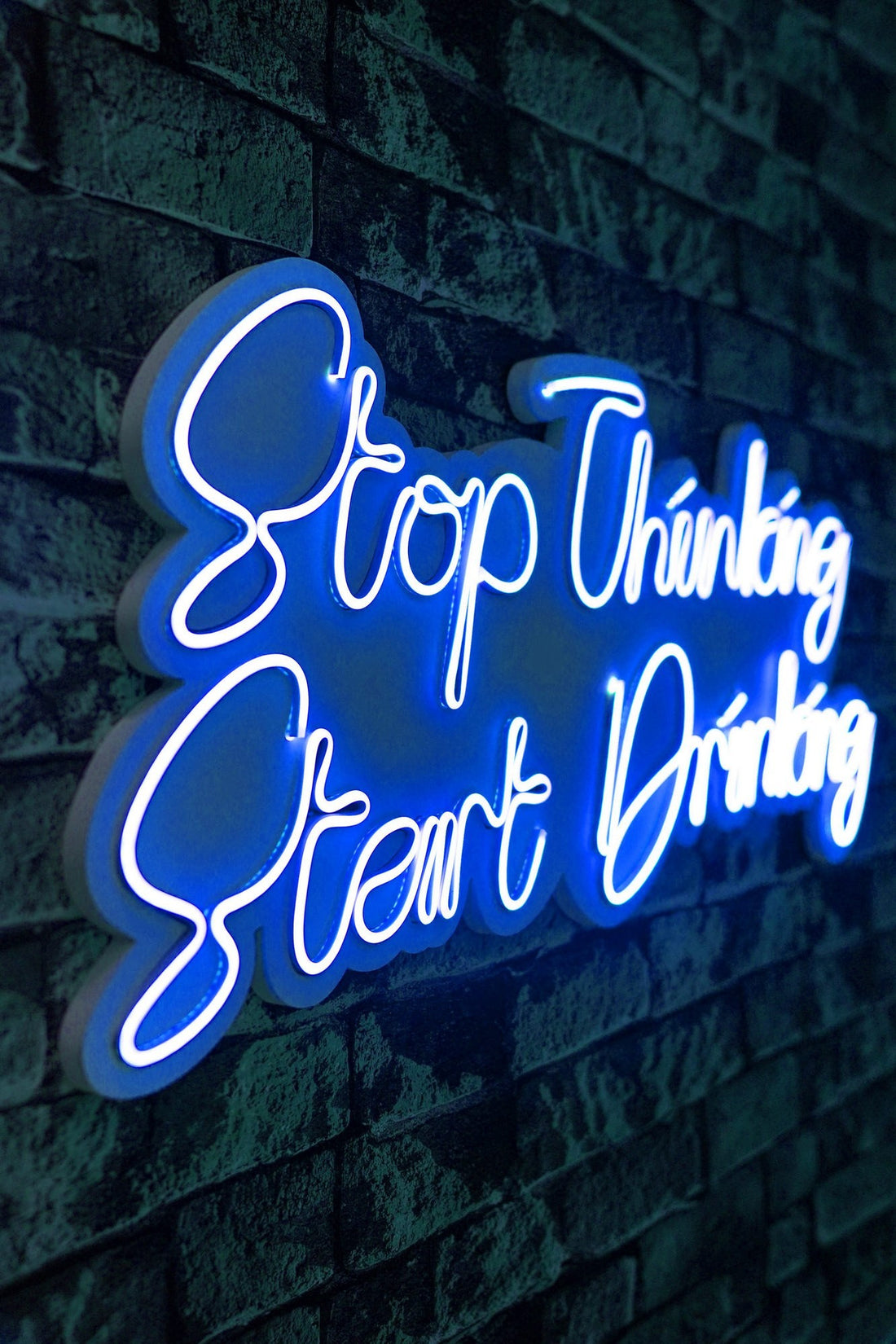 Éclairage LED en plastique décoratif Stop Thinking Start Drinking - Blue
