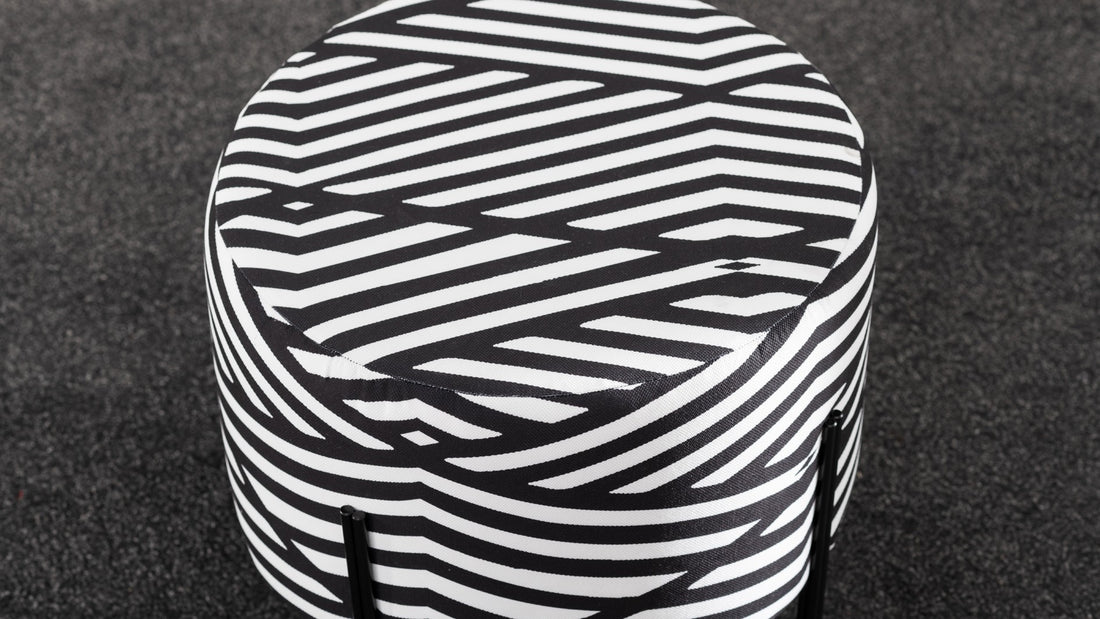 Tuffet Flow - Black, White