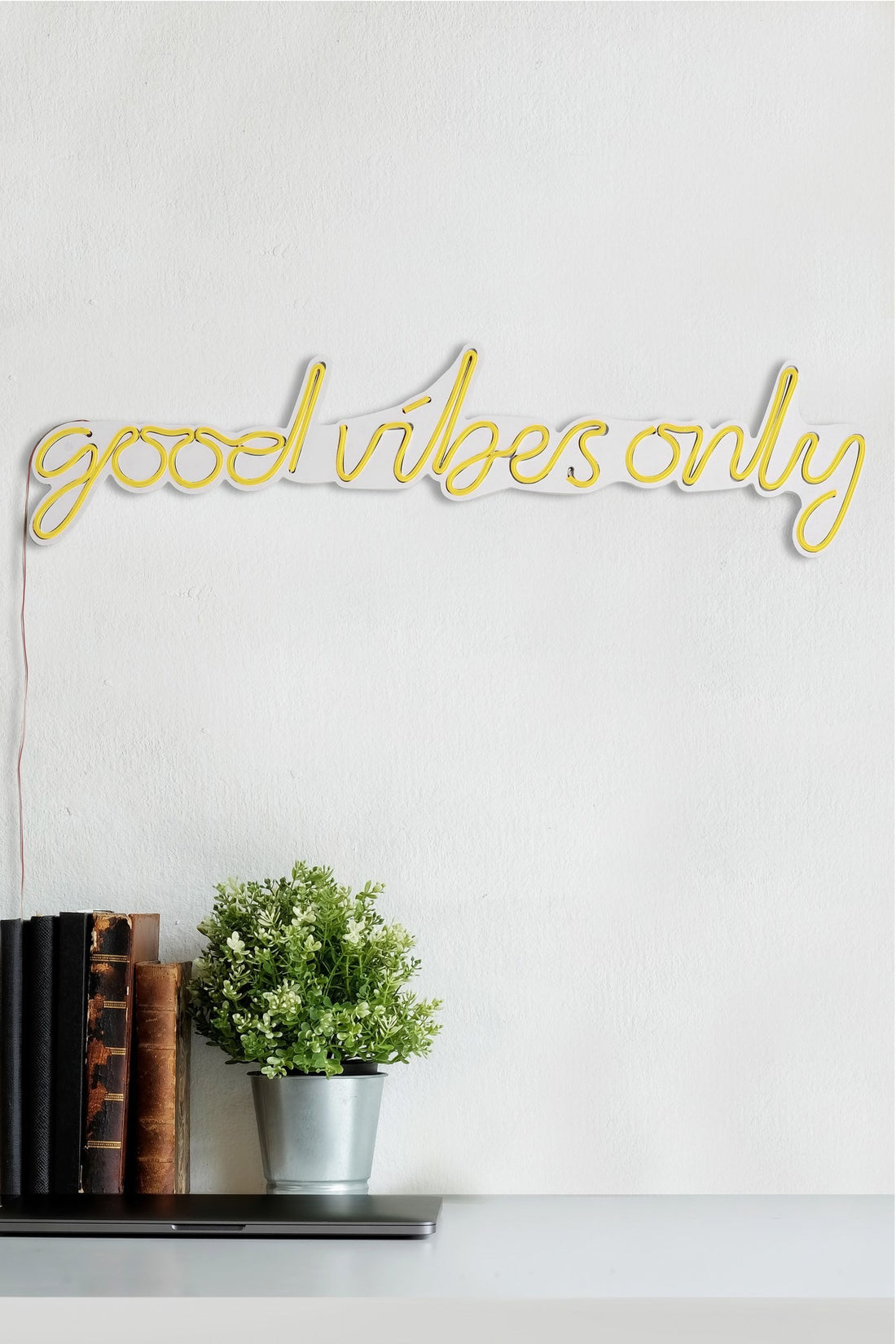 Éclairage LED en plastique décoratif Good Vibes Only - Yellow