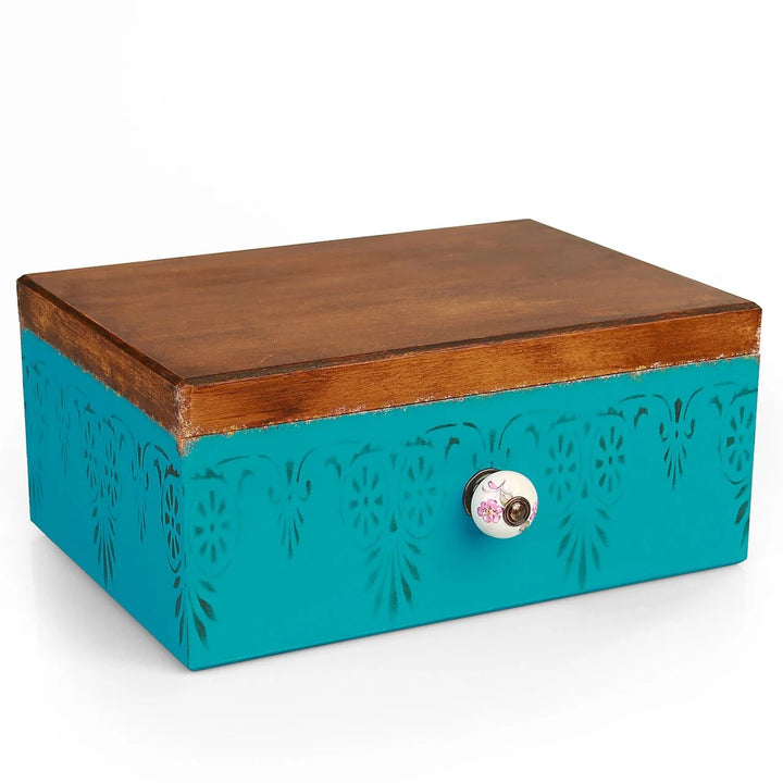 Boîte ancienne avec poignée en céramique