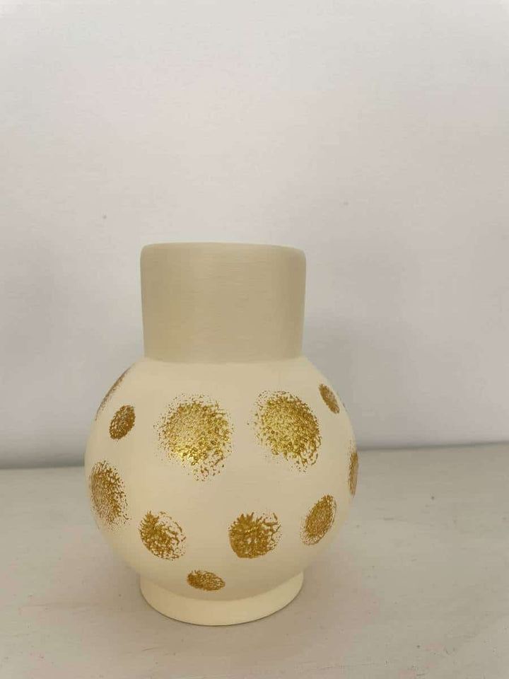 Pudgy or blanc vase