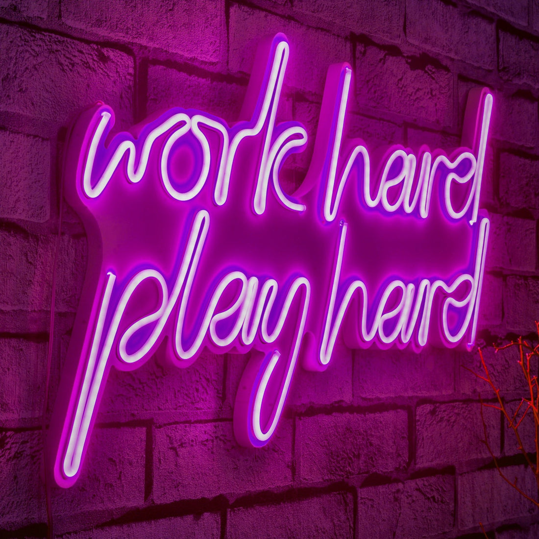 Éclairage LED en plastique décoratif Work Hard Play Hard - Pink