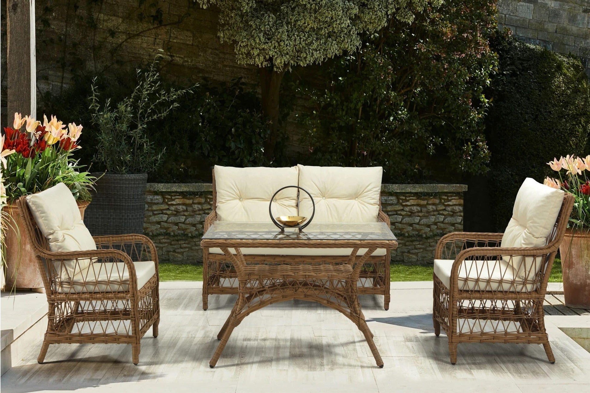 Salon de jardin avec coussins &amp; table basse Mira