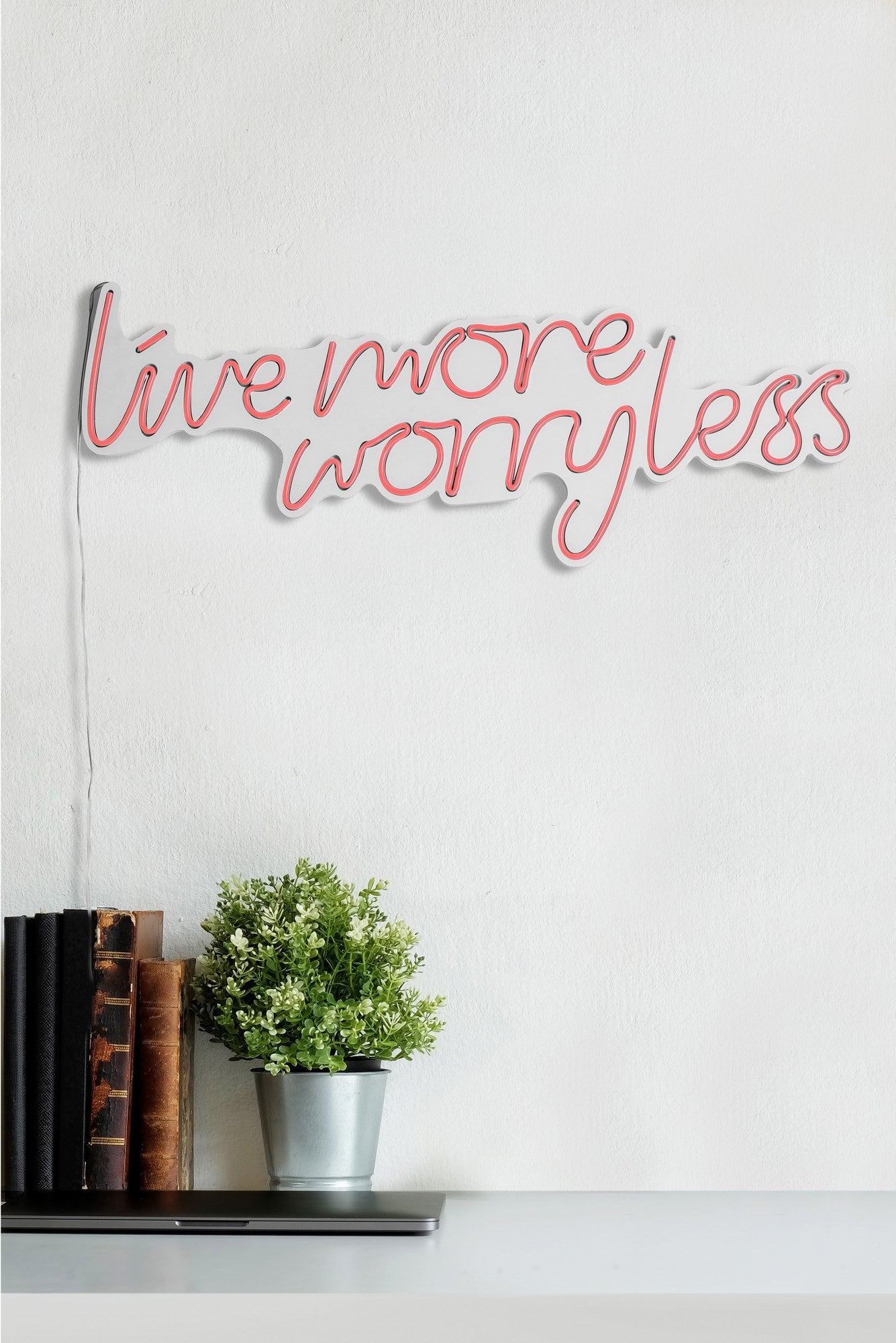 Éclairage LED en plastique décoratif Live More Worry Less - Pink