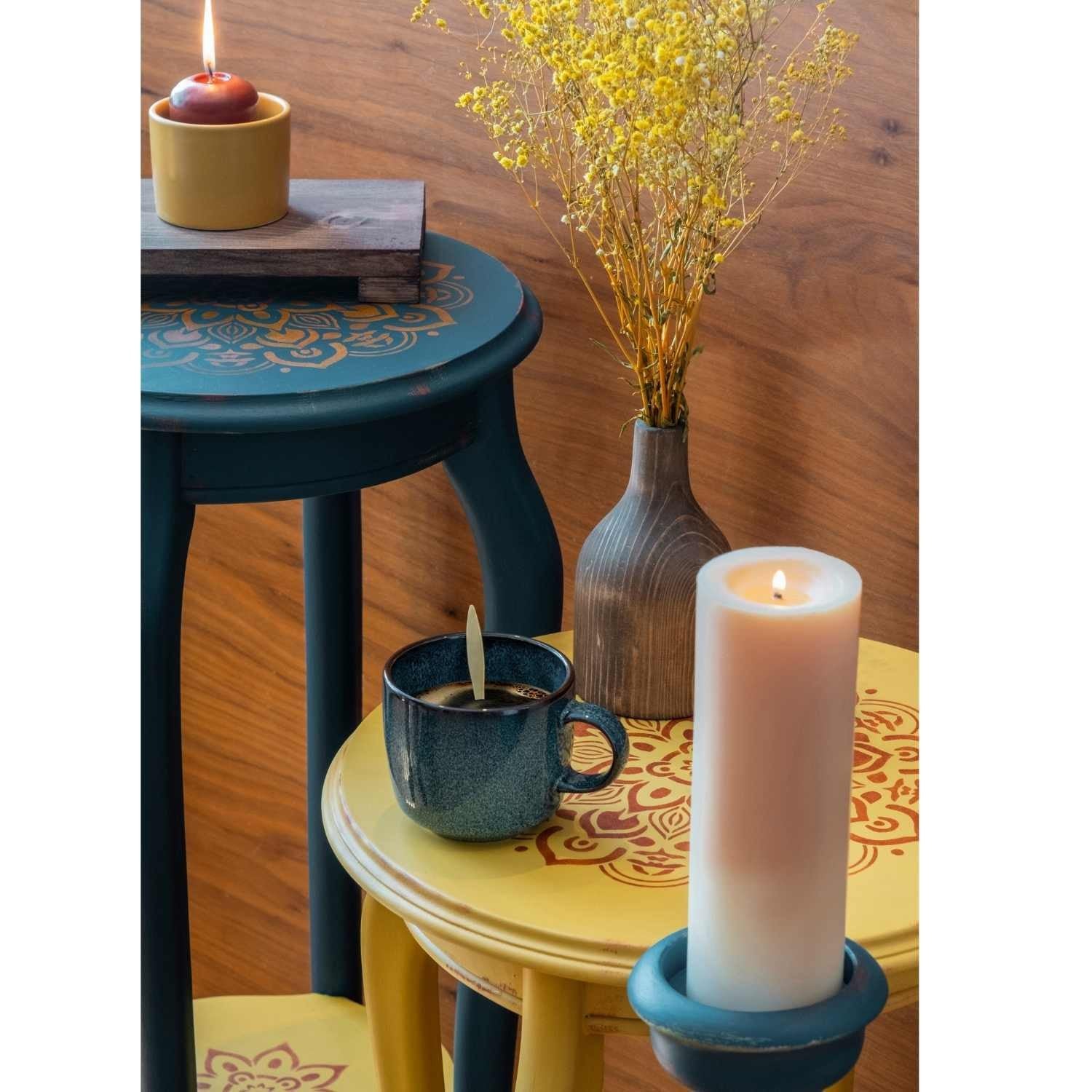 Table basse tribale bleue