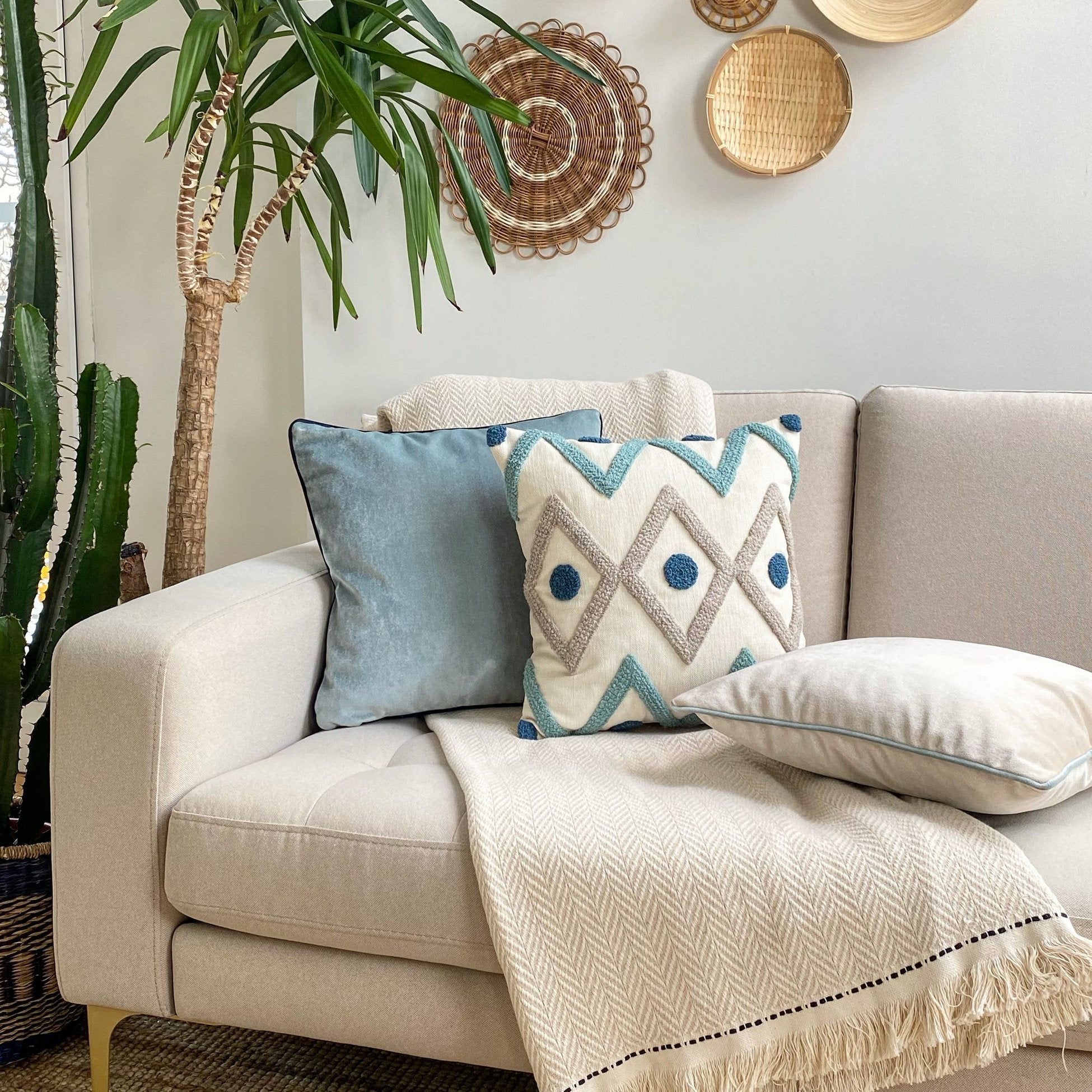 Coussin Bethany Punch Pillow With İnsert